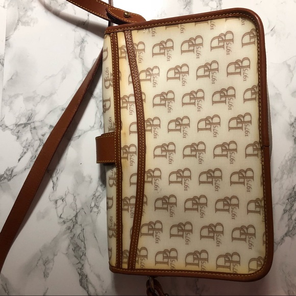 Dooney and Bourke medium cross-body - Picture 3 of 8